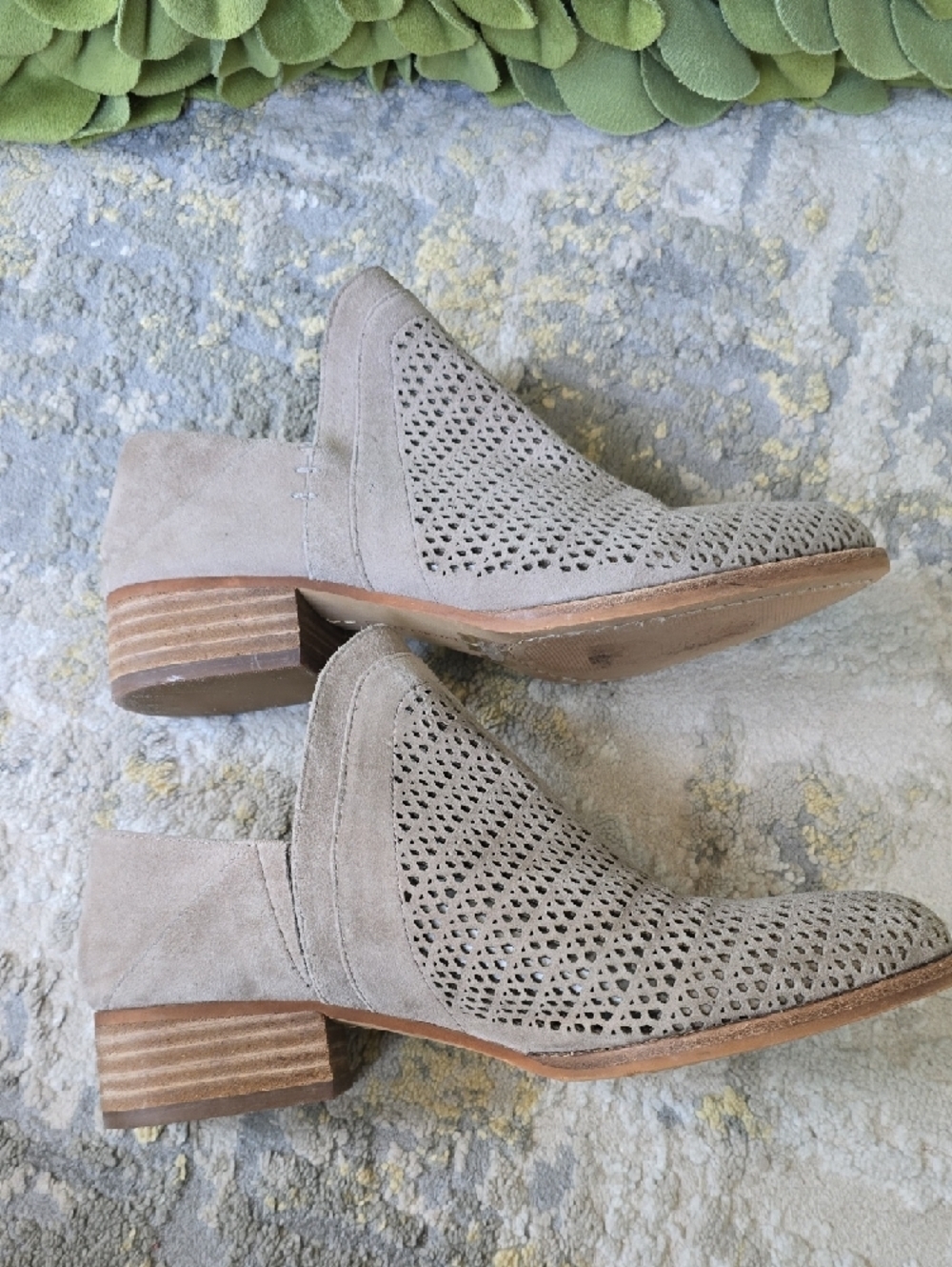 Vince Camuto Cinny's Perforated Taupe Suede Booties Women's Size 7 - Picture 4 of 11